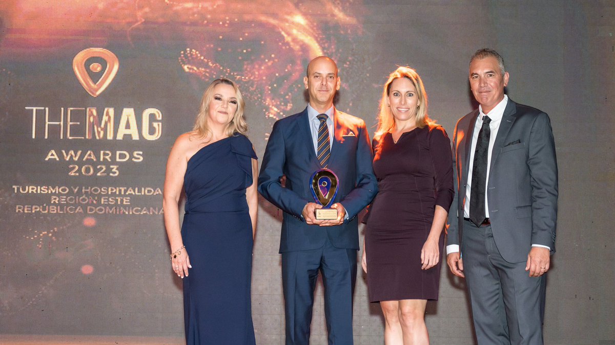 THEMAG AWARDS 2023 premió a <a href="/casadecampo/">Casa de Campo® Resort & Villas</a> como gran ganador en la categoría “Desarrollo inmobiliario más completo” de la región Este. 

El arquitecto Adolfo Despradel recibió el galardón junto a Ana García-Sotoca de la <a href="/ashotelesrb/">AH Romana Bayahibe</a>.

#costasurdr #casadecamporesort #THEMAGAWARDS
