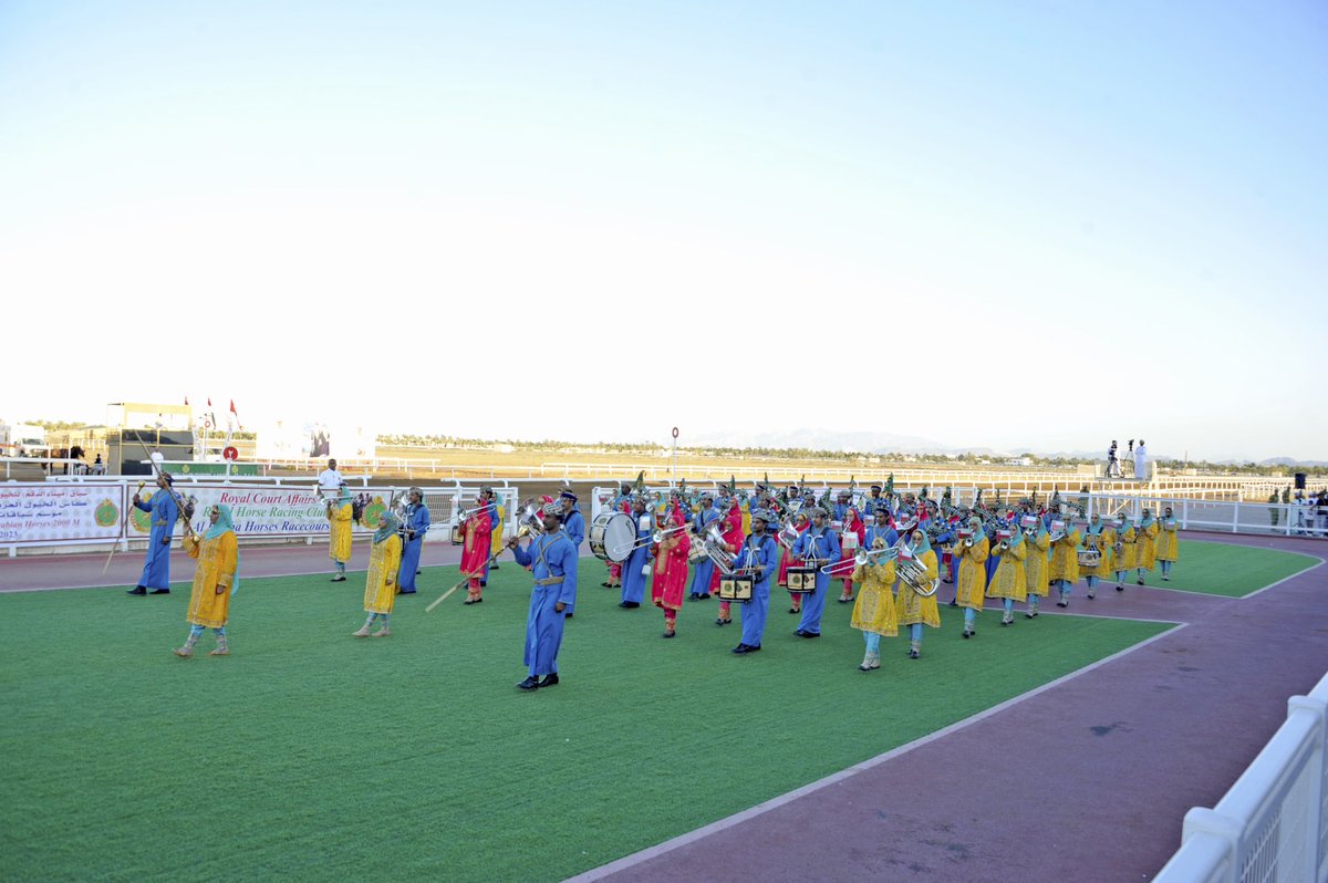 استعراضات في رياضات الفروسية قدّمها فرسان وفارسات #الخيالة_السلطانية في السباق الختامي لسباقات الخيل الأهلية لموسم [ ٢٠٢٢ - ٢٠٢٣م].