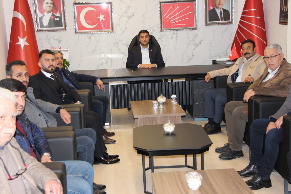 CHP Şanlıurfa'da büyümeye devam ediyor! Genç milletvekili aday adayı İsa  Ekinci bizleri İl başkanlığımızda ziyaret etti. Örgütümüze hayırlı olsun, başarılar diliyoruz.

<a href="/herkesicinCHP/">CHP 🇹🇷</a> <a href="/kilicdarogluk/">Kemal Kılıçdaroğlu</a> <a href="/oguzksalici/">Oğuz Kaan Salıcı</a> <a href="/sanliurfa_chp/">Cumhuriyet Halk Partisi Şanlıurfa İl Başkanlığı</a>