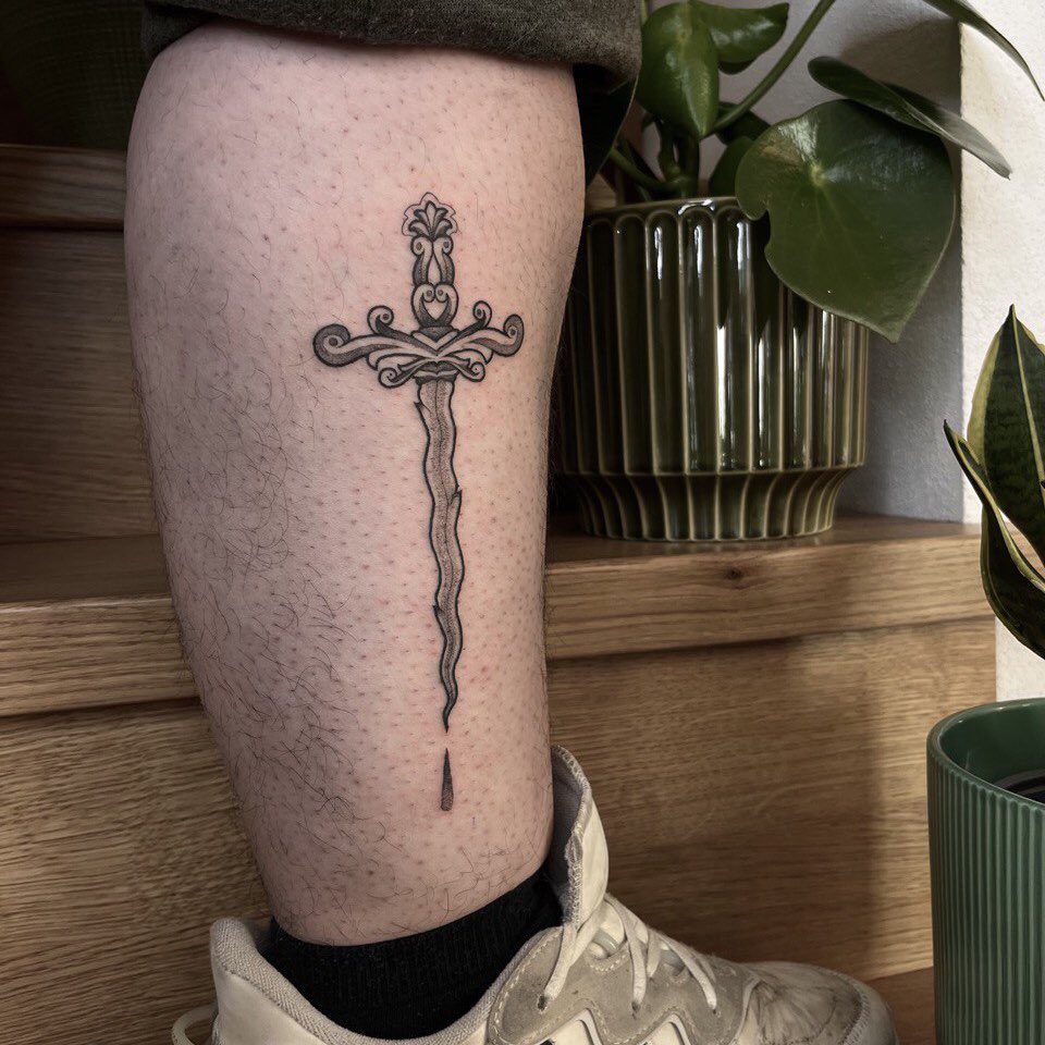 moonaudia's tweet photo. lovely dagger 🗡️ https://t.co/bC7eOkcxus