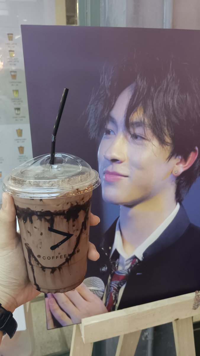 J_jinyue's tweet photo. 💙 
#OngleeOscar19thBDay
#19thOscarEdwardBDayProject
#TheButterflyEffectOfOnglee
#PROXIEOnglee https://t.co/Htk0HGSYpK
