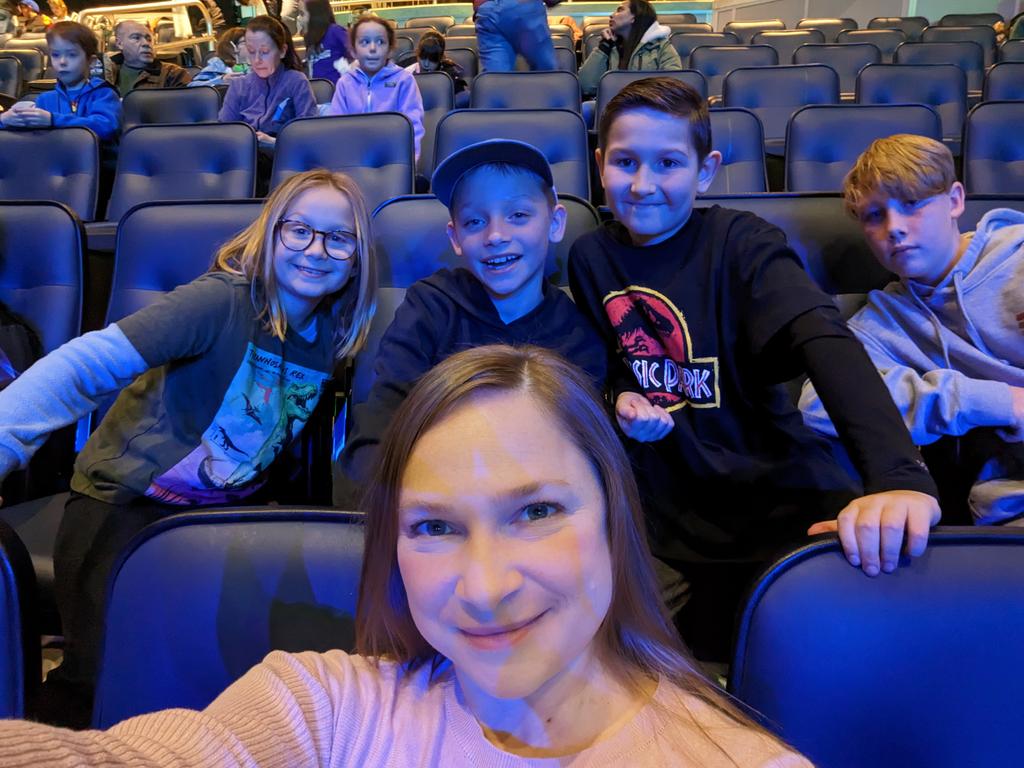 2BReading4Life's tweet photo. USB #JURASSICWORLDLIVETOUR https://t.co/crcvlOGoZp