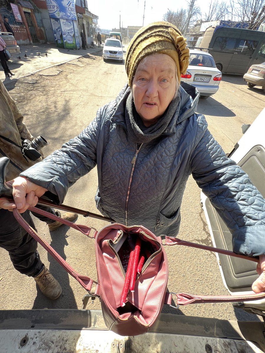 Distributed large food parcels to refugees in Kostyantynivka (Donetsk Oblast) who remain in the region. We managed to raise enough funds for 30 large food parcels which we distributed and when we ran out we gave out candles as the residents here don’t have power.
