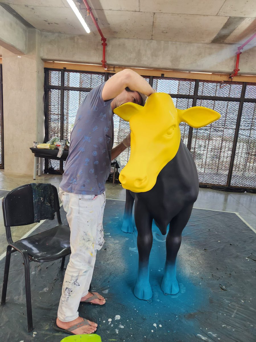 JJaramilloB's tweet photo. Ultima Hora !
Desaparecieron las @vacasquilla … Artistas armados con pinceles y tarros de pinturas las están convirtiendo en Obras de Arte . En @CLENAOFICIAL #transformamosconcultura https://t.co/CNHUCp4p5u