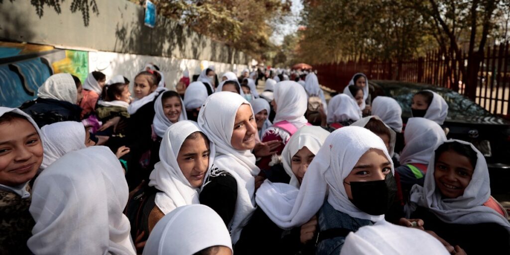 New school year looms but Taliban silent on plight of girls
With only four days to go before the new school year starts in Afghanistan, the Taliban have still not said whether they will reopen secondary schools for girls.
amu.tv/en/40935/
#AllorNone #LetAfghanGirlsLearn