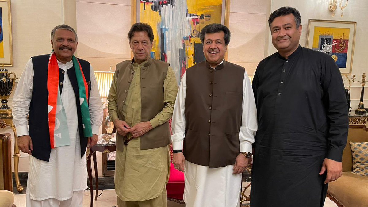 چئیرمین PTI عمران خان صاحب سے مسلم لیگ ضیا کے سربراہ اعجاز الحق صاحب کی زمان پارک میں ملاقات۔ اعجاز الحق صاحب نے اپنی جماعت مسلم لیگ ضیا کو PTI میں ضم کرکے پاکستان تحریک انصاف میں باقاعدہ شمولیت اختیار کرلی۔