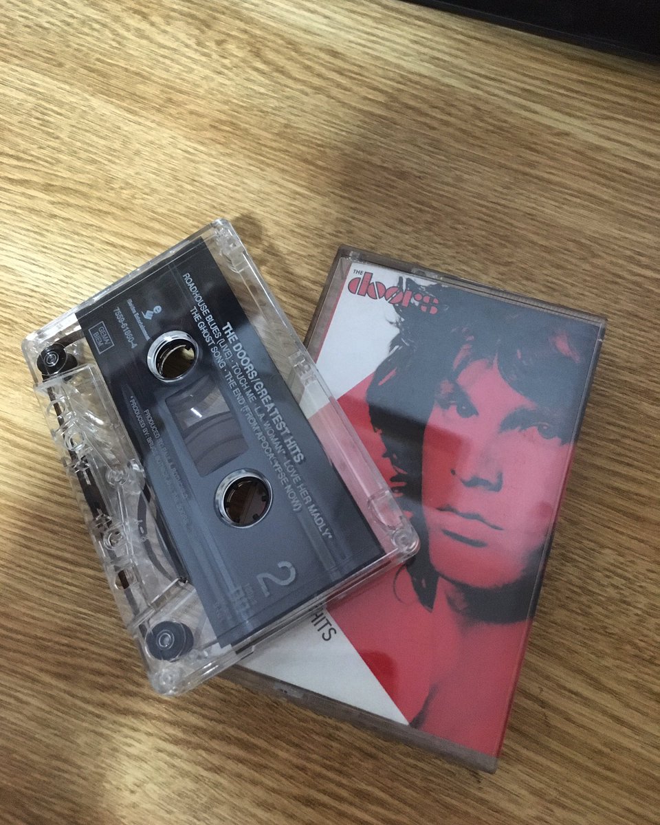 jerez_dani's tweet image. Reliquias que encuentras en casa de tus padres: El cassette de los éxitos de #thedoors
#yofuiaegb