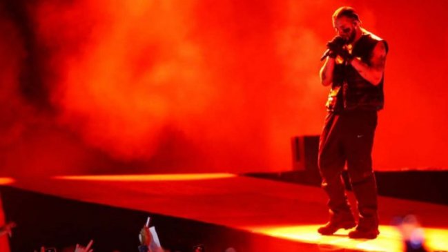 Cooperativa's tweet photo. #CooperativaContigo Cantó solo 45 minutos: Drake decepcionó a sus seguidores en show de Lollapalooza https://t.co/Yy4I9kke2J https://t.co/GsQJ8NeiKJ