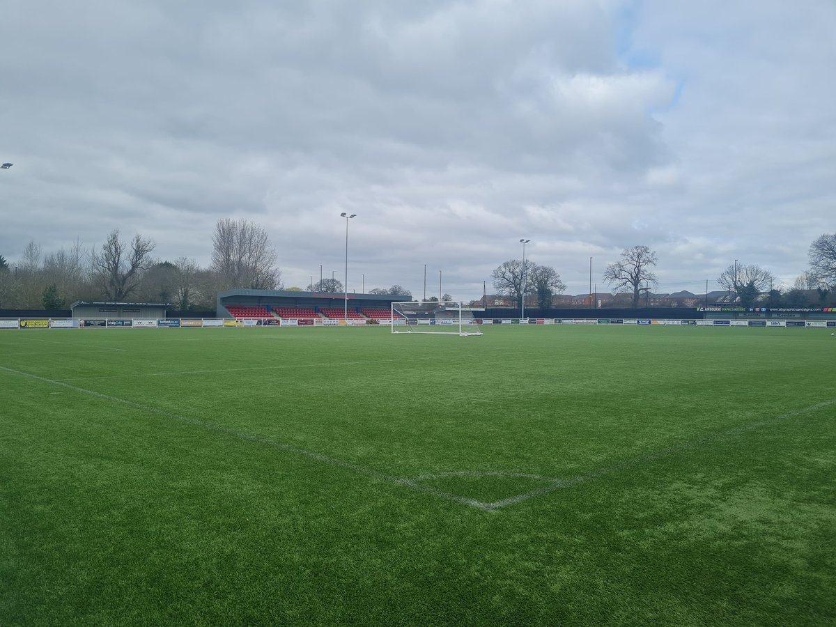 I'm at Don Amott Arena for my first day helping out <a href="/BAFCWomen/">Burton Albion Women FC</a> and what a fixture it is as they take on <a href="/StourbridgeWFC/">Stourbridge FC Women</a> in the <a href="/BirminghamFA/">Birmingham County FA</a> County Cup semi-final!
Incredibly grateful for this opportunity🟡⚫
#BAFC
