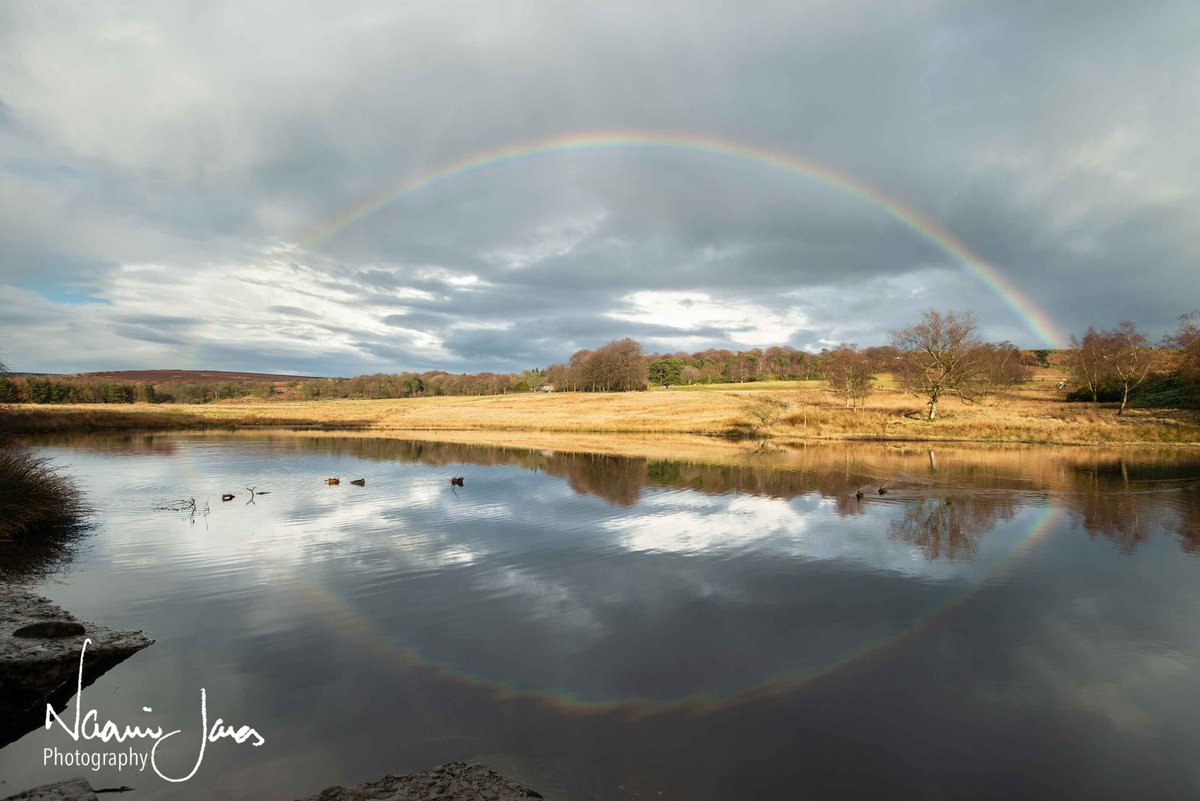 What a fantastic end to the day around the #longshawestate &amp; #burbagevalley with my client yesterday! Couldn't have asked for better condition! 😃 <a href="/EasternMoors/">Eastern Moors</a> @PeakDistrictNT <a href="/vpdd/">Visit Peak District & Derbyshire</a> <a href="/peakdistrict/">Peak District National Park</a> <a href="/PeakDistrictWks/">Peak District Walks ⛰🌞☔⛄</a>  #reflections #photography #andscapephotography #peakdistrict