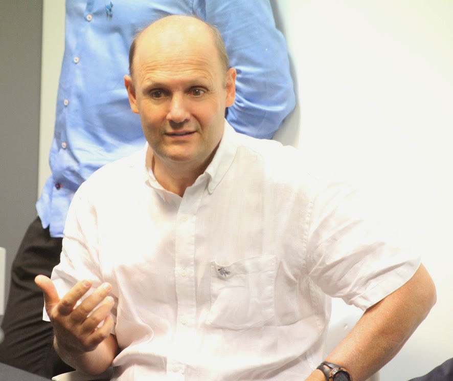 Otro año más…!!! 
Otro año más sin mi papá. Otro año más sin la persona que más admiro. Otro año más sin esos abrazos que hacen que el tiempo se detenga. Otro año más sin compartir un asado, un vino y charlas. 
Pero lo peor de todo, es otro año más SIN JUSTICIA!