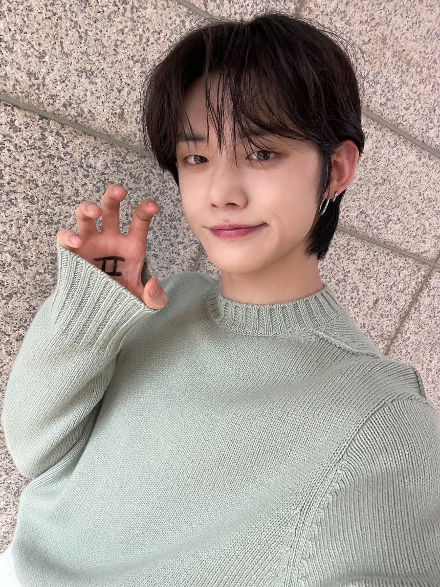 TXT_members tweet picture