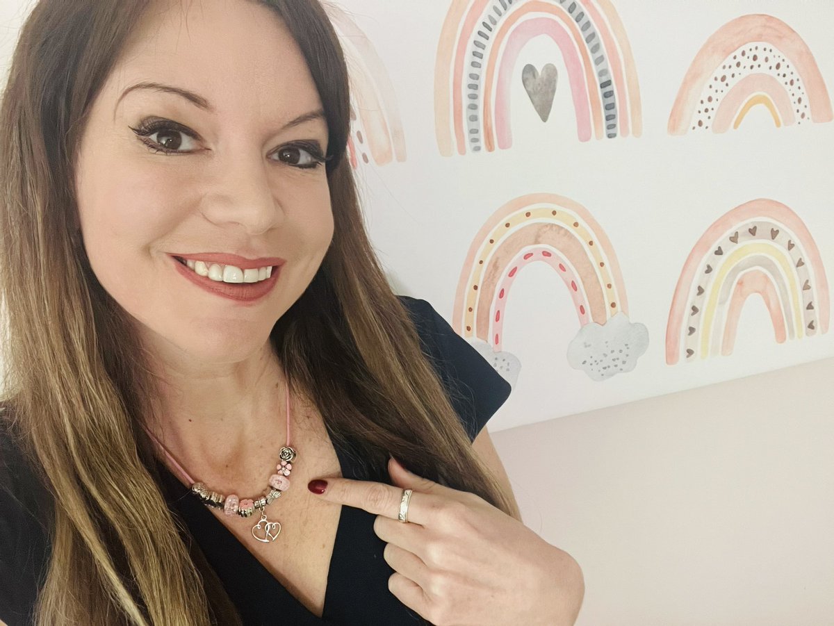 lizzieweather's tweet image. Wearing my new designer “Miss Rizzini” necklace on tv today.. coffee “in bed” , a plastic ring and a card with no apostrophes. I’m one happy mummy .. #HappyMothersDay to you all ❤️ 🌹