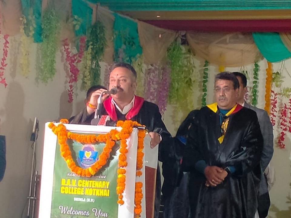आज डी.ऐ.वी. सेंटेनरी कॉलेज कोटखाई के वार्षिक पारितोषक वितरण समारोह में बतौर मुख्यातिथि शिरकत की। इस अवसर पर मेधावी छात्रों व सांस्कृत और खेल गतिविधियों में शानदार प्रदर्शन करने वाले छात्रों को सम्मानित किया।