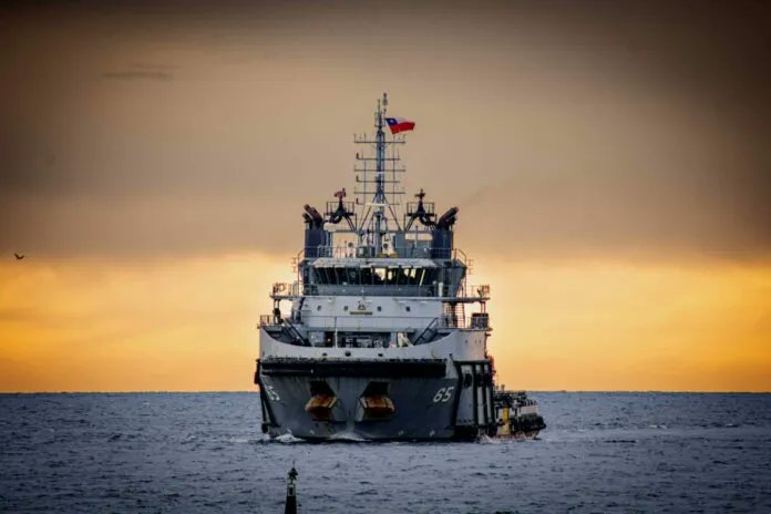 infogatecl's tweet photo. #PORSINOLOLEISTE: #Janequeo cierra #campañaantártica 2022-2023 con foco en el cumplimiento del Protocolo de Madrid para la protección del #ContinenteBlanco. Todos los detalles aquí: https://t.co/JMuJXjwz4R #Armada #Chile https://t.co/8gdGUu1bqh