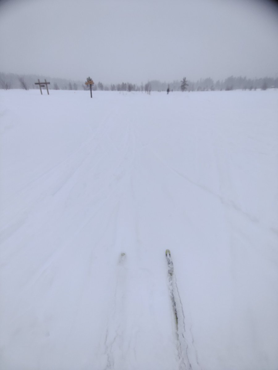 Tulin Lappiin keväthankien pärässä, tarjolla oli umpihankea. 🤭 Mieli lepää kaikesta huolimatta.