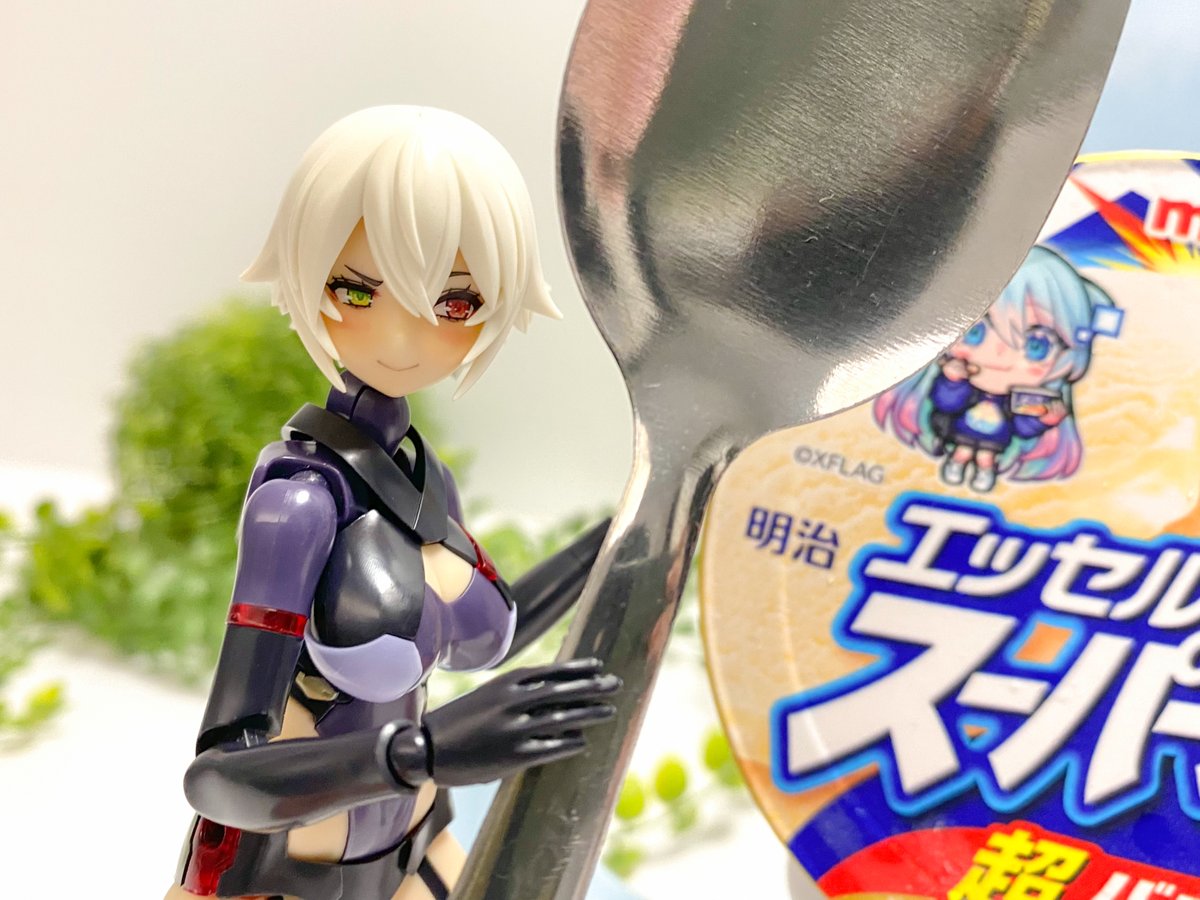 Comically large spoon 🥄

スサノヲ:「ヘイヨー!アイス食べていい？！」。
アーンヴァル：「スプーン一杯だけです」。
スサノヲ: 😏🥄

#メガミデバイス #megamidevice