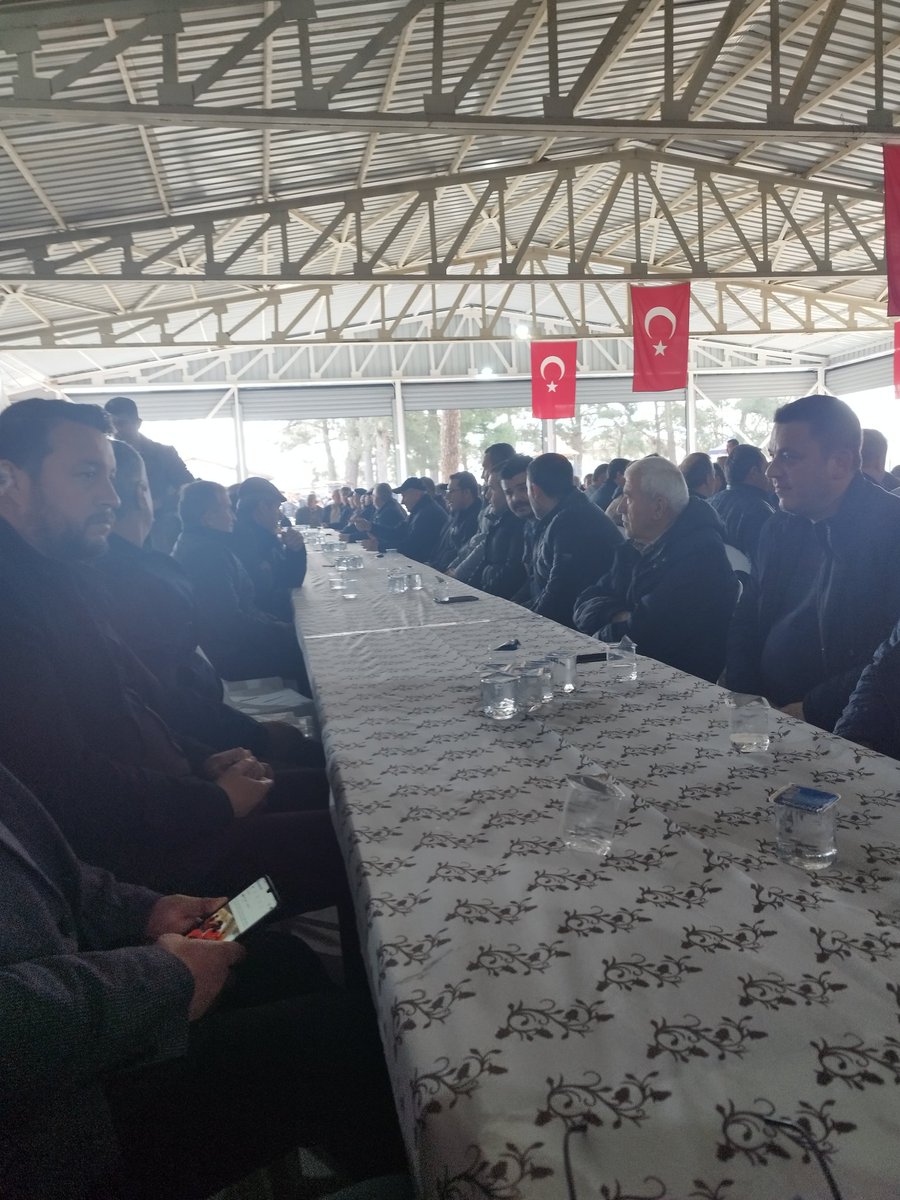 Edirne'mizin güzide köylerinden Üyüklütatar köyümüzün  Yağmur duası programına Merkez ilçe başkanımız başkan yardımcılarımız yönetim kurulu üyelerimiz köy temsilcimiz Yüksel Ay birlikte katıldık.
Allah yapılan bütün duaları kabul etsin. 🤲 Bolluk ve Bereket versin.