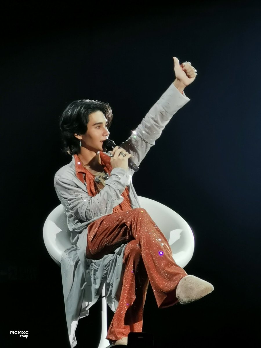 MCMXCsnap's tweet photo. คุณวันเสาร์​เก่งมาก 
#JeffSatur #JeffLiveOnSaturnBKK #JeffSaturLiveOnSaturn #JeffSaturFirstSoloConcertBKK https://t.co/dbpIAtHzWo