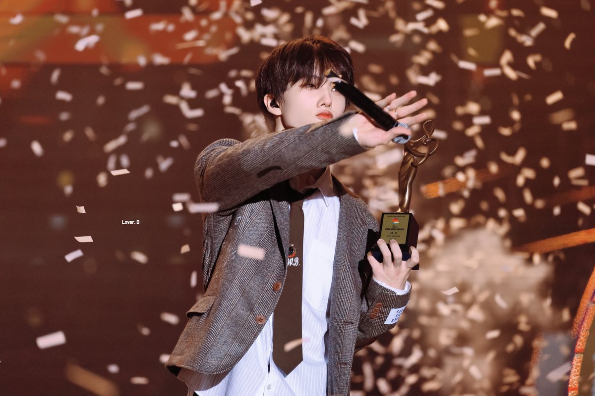 loverboy_JS25's tweet image. 220119 서울가요대상 지성 HQ

-
#지성 #JISUNG #チソン #NCT #NCTDREAM
#엔시티드림