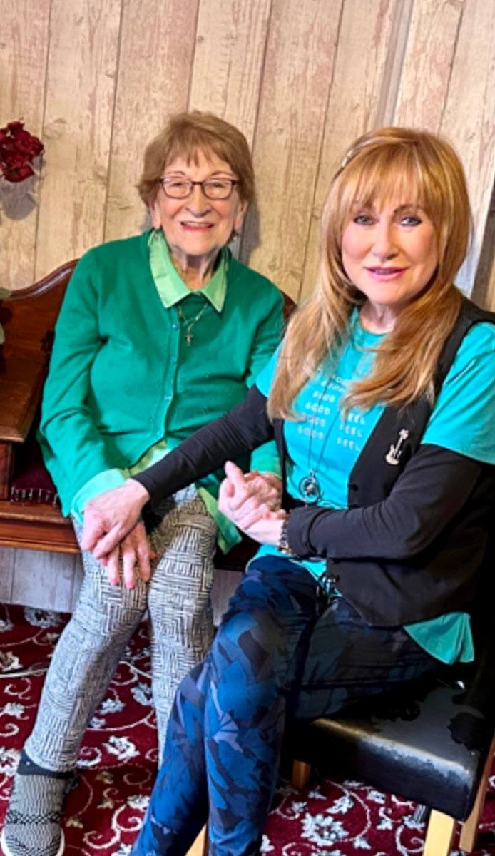 Hello my dear hearts, what a weekend and it’s not over yet, saint Patricks day☘️☘️☘️
now Mothers Day with my Mammy Ann 🍾🎉I’m so lucky to have her in my life.
Love luck laughs and big love and hugs to all Mammy’s and grannies today x