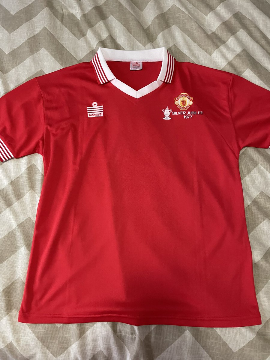 NiagaraMUFC's tweet photo. Jimmy Nicholl kit today! Born in Hamilton, Ontario 🇨🇦 (30 mins from Niagara), @CanadaSoccerEN half of fame member, and 1977 FA Cup winner! @AndyMitten @ManUtd @MUSC_Canada @WarwickRoadWalk https://t.co/mpdxfiPoI8