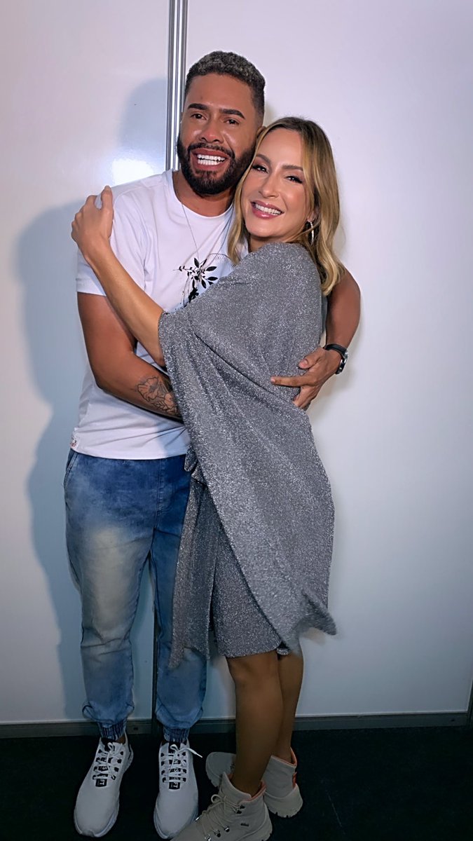 MayconJuniorSa1's tweet photo. Genteeeee ! Eu zerei a vida ! Fiquei horrível nas fotos , pq só chorei ! Mas foi uma das melhores noites da minha vida ! Nunca vou esquecer !
Gratidão eterna !
@ClaudiaLeitte @CentralDeFasCL @acessocl Meu amor ! ❤️❤️❤️ https://t.co/IUU0f2x8T7