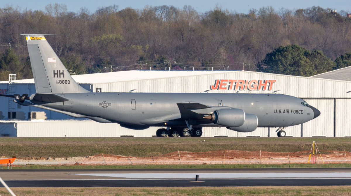 KC-135R from Hawaii touched down yesterday afternoon at Nashville. #planespotter #avgeek #nashville #boeing #aviationphotography #aviationlovers #aviation #canon  #planephotography #planelovers #planelovers #militaryaviation