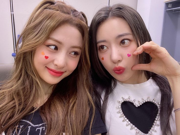 ssera_yunjinn's tweet photo. Happy birthday to my beloved ate @ssera_sakura!! Thank you for being a great ate kahit na you're (we're HAHAHA) a kabute 😭 I love you so much sana naenjoy mo yung day mo today uwu https://t.co/BxR2MFVIKV