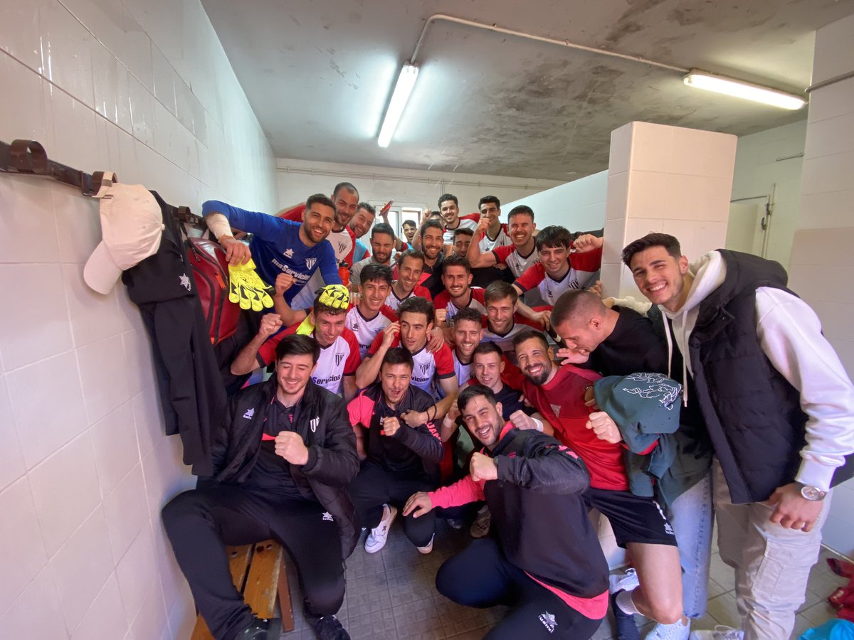 UD_Viladecans's tweet photo. Primer equipo|🔴⚪️ LIGA

Goleada del primer equipo para romper la mala racha.

1️⃣ @molinscf 
6️⃣ @UD_Viladecans 
⚽️ Marc, ⚽️ Akram, ⚽️ Gurrea, ⚽️Ferri, ⚽️ Joan y ⚽️ Juan Carlos.

#totssomudv https://t.co/UpESPrIyOw