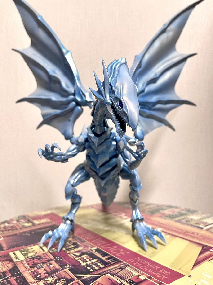 onik_hobby's tweet photo. 青眼の白龍（ブルーアイズ・ホワイトドラゴン）
2体目は羽を畳めるように自作ナイロン羽根で製作しました！
あとは残り一体‥
#ブルーアイズホワイトドラゴン
#遊戯王
#プラモデル好きと繋がりたい https://t.co/cePZeO0lCD