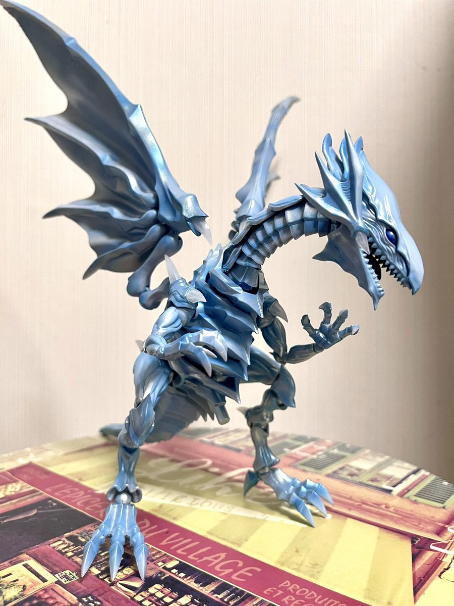 onik_hobby's tweet photo. 青眼の白龍（ブルーアイズ・ホワイトドラゴン）
2体目は羽を畳めるように自作ナイロン羽根で製作しました！
あとは残り一体‥
#ブルーアイズホワイトドラゴン
#遊戯王
#プラモデル好きと繋がりたい https://t.co/cePZeO0lCD