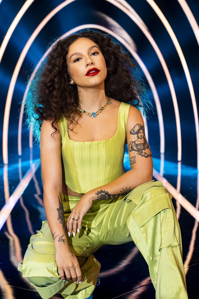 QGPriscilla_'s tweet photo. e hoje tem #TheMaskedSinger e a mammy já está pronta!
a partir das 15:45h na TV Globo
quem tá ansioso pra assistir? 👀
#priscillaalcantara #themaskedsingerbr #tvglobo #gshow ‘#priscilaalcantara ‘
foto/reprodução: tv globo/Maurício fidalgo https://t.co/rkDXKtC9xE