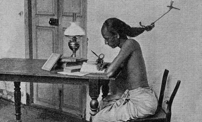 Kosalendradas's tweet photo. आजकल लोग बहुधा प्राचीन #भारत की संस्कृति-साहित्यिक मर्यादा-परम्पराओं की चर्चा करते हैं किन्तु किसने इस विशाल #वैदिक #संस्कृत साहित्य की रचना की, रक्षा की, सहस्रों वर्षों तक प्रचार-प्रसार किया? उत्तर होगा, यह ब्राह्मणों के कारण ही सम्भव हो सका, जो प्राचीन आदर्शों के साथ चलते रहे। https://t.co/MJHEHUgWfM