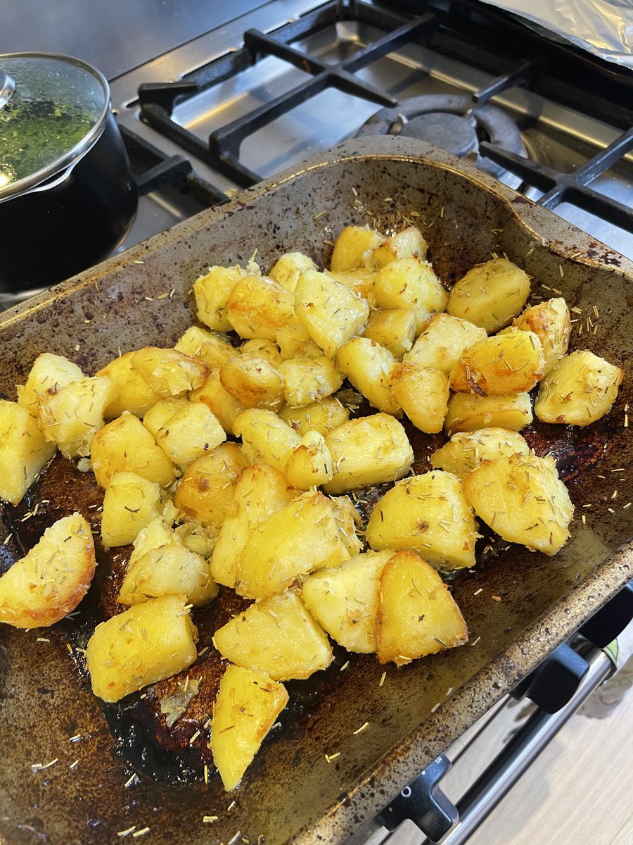 NOBODY does roasties better than me! Happy Mothers Day ❤️#Mothersday #sundayroast