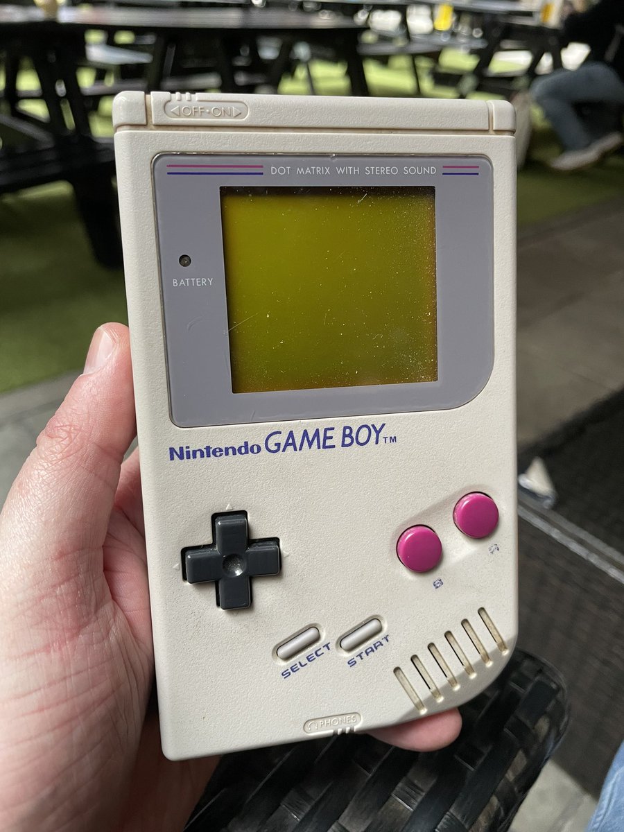 gamewithsquishy's tweet photo. When you go to a game market and have no self control.
#gameboy #gearsofwar #whatmoney #happy https://t.co/Cup545uuf7