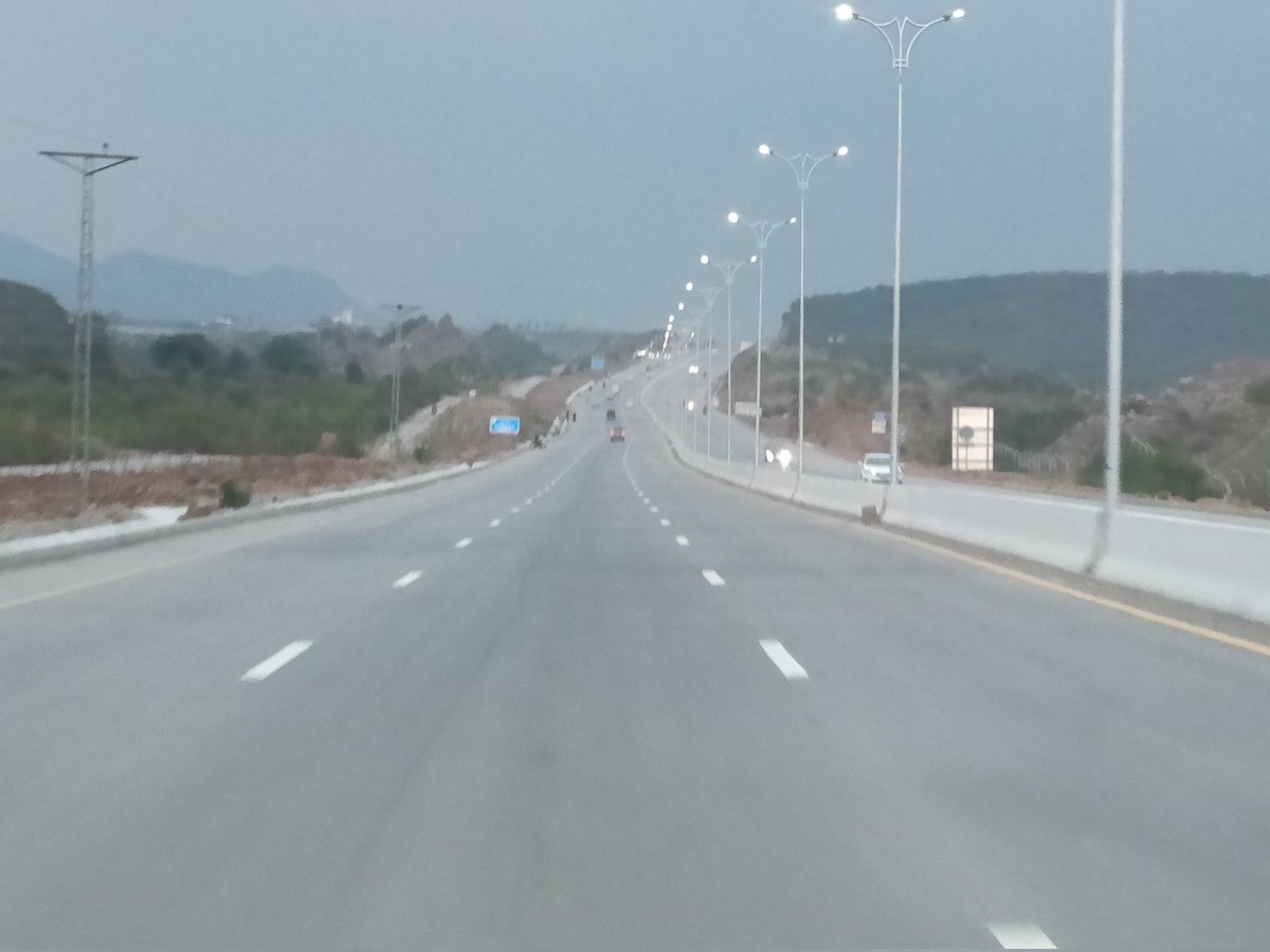 samanabbasi1's tweet image. #KhayabaneMargalla , the nice new expressway from #GTRoad to Sector D12 of #Islamabad