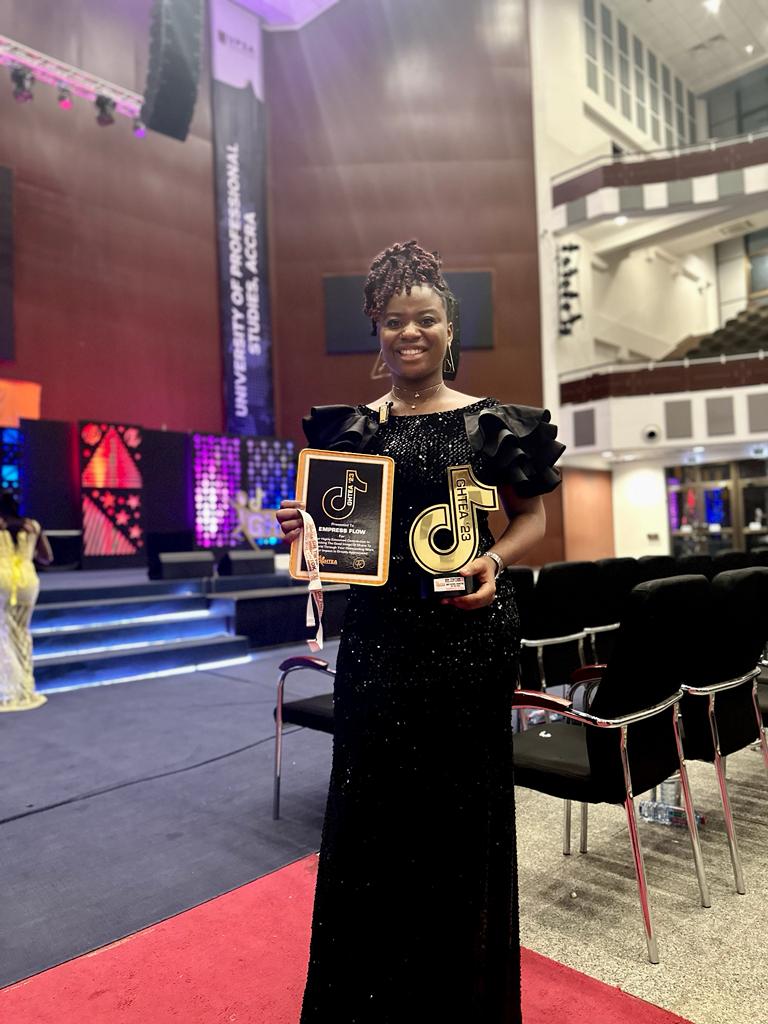 EmpressFlow's tweet photo. The doing of the Lord!!!
To my fans, family, friends and all who voted for me, God bless you ..
@oheneyere_gifty_anti Mummy your baby is flourishing and she is grateful to you..
To the school of Communication And Media studies, UEW I highly appreciate your loving support https://t.co/DFmK6Y06VY