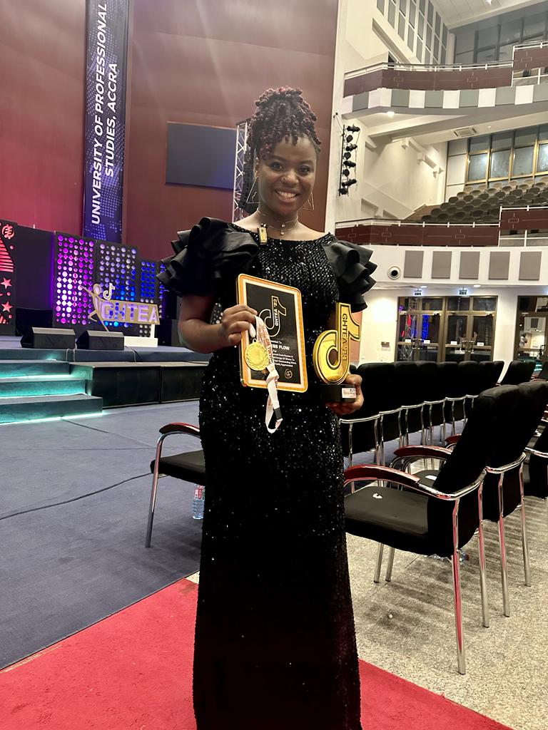 EmpressFlow's tweet photo. The doing of the Lord!!!
To my fans, family, friends and all who voted for me, God bless you ..
@oheneyere_gifty_anti Mummy your baby is flourishing and she is grateful to you..
To the school of Communication And Media studies, UEW I highly appreciate your loving support https://t.co/DFmK6Y06VY