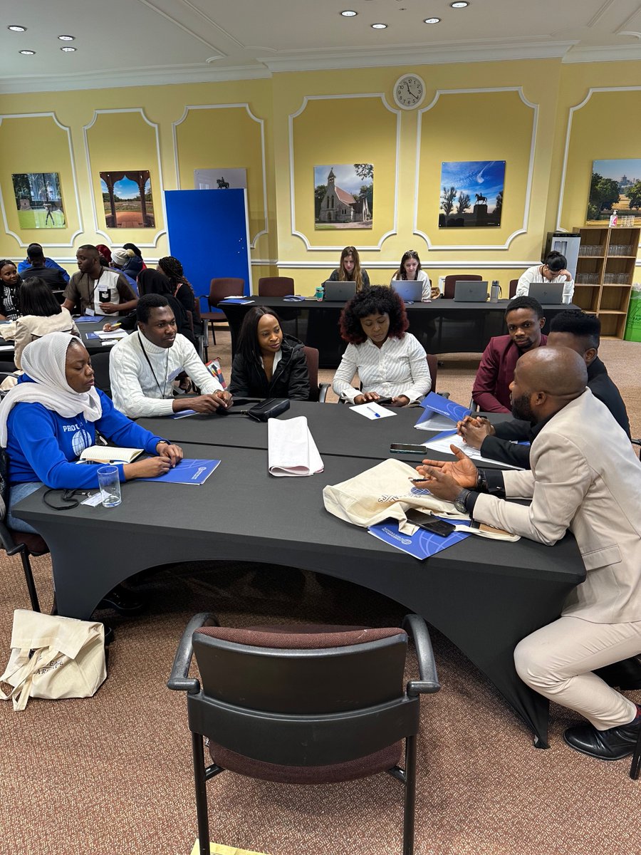 commschols's tweet photo. The rooms @CumberlandLodge have been buzzing this weekend with #LeadersInDevelopment at the #MaximiseYourImpact residential! A big thank you to @_AccessEd for leading a session on integrating #SDGs into research & practice this morning. https://t.co/vH5sVI8sx4