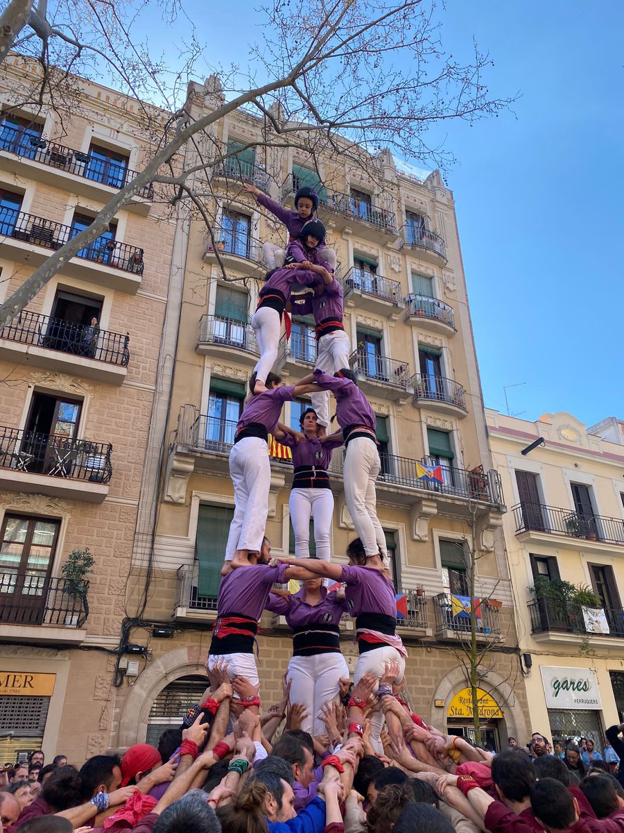 esquerdats's tweet image. Avui estrenem plaça amb la colla veïna @bandarres, per #SantaMadrona💜

Ens hi han acompanyat @XicsGranollers i @cvg_cat. Gràcies pel bon ambient a plaça i ajuda a les pinyes! 🥰

Hi hem descarregat: 2pd4, td6, 4d6a, 3d6 i pd5! 

Seguim a tope colla!!!