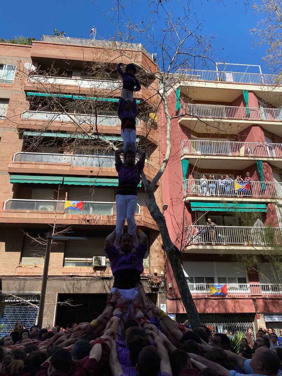 esquerdats's tweet image. Avui estrenem plaça amb la colla veïna @bandarres, per #SantaMadrona💜

Ens hi han acompanyat @XicsGranollers i @cvg_cat. Gràcies pel bon ambient a plaça i ajuda a les pinyes! 🥰

Hi hem descarregat: 2pd4, td6, 4d6a, 3d6 i pd5! 

Seguim a tope colla!!!