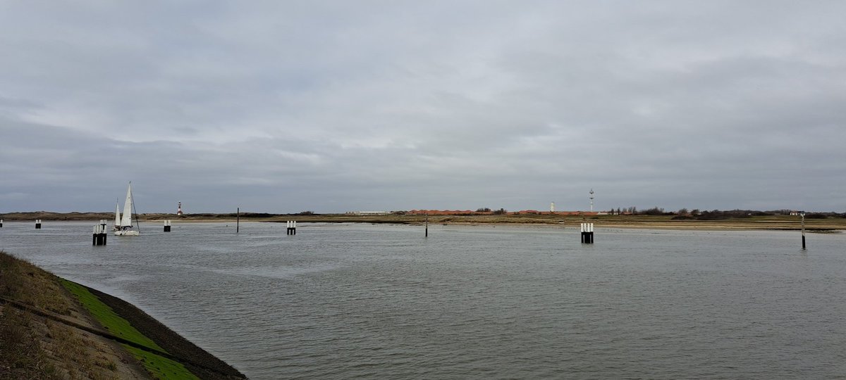 vdb_vicky's tweet photo. 14u35, Nieuwpoort #vrtweer https://t.co/ZPRd94L1nO