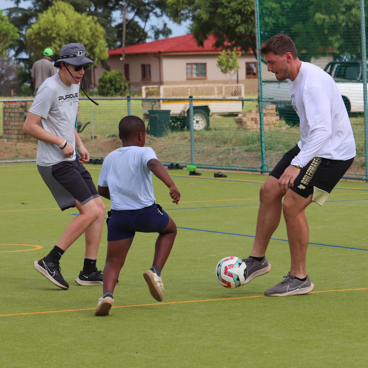 ChaplainMarty's tweet photo. Greatness portrayed thru service! Purdue FCA athletes in South Africa over Spring Break. https://t.co/vuVtkUCxAp
