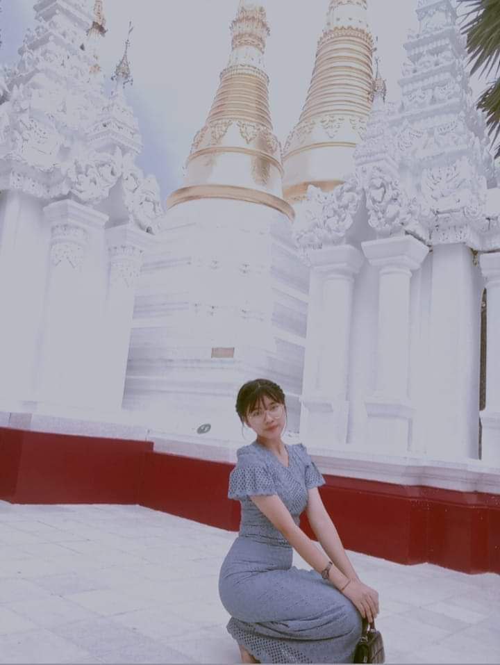 ဖင္ျကီးလားမျကီးလားေျပာခဲ႔