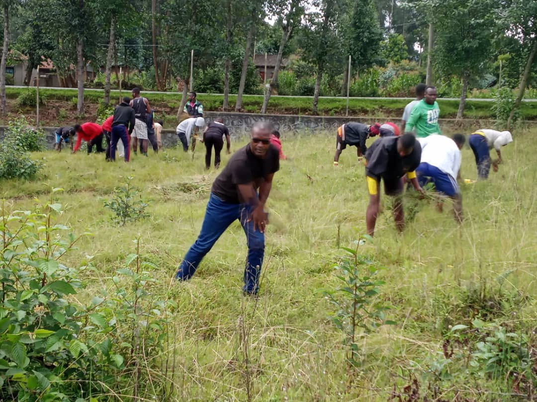 # uyumunsi: mumirenge yose ; urubyiruko ruri mumuganda wihariye wo gusukura inzibutso za Jonoside   yakorewe abatutsi, mu rwego rwo kwitegura  kwibuka kunshuro ya 29 Jenoside yakorewe abatutsi muri mata 1994.