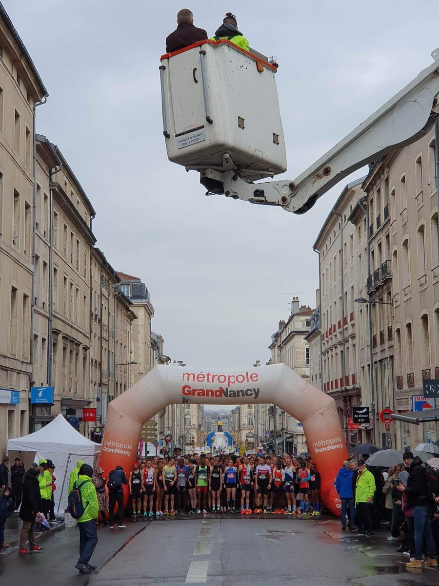 DaliAek54's tweet photo. Je suis épaté de voir la ferveur et la motivation de ces coureurs et coureuses toujours présents par vents et marées dans cet la 16e édition du Semi-Marathon de la Métropole du Grand Nancy 
Merci au Nancy Athlétisme Métropole( Dominique Xailly)
🏃‍♀️🏃🏃‍♂️🏃‍♀️🏃🏃‍♂️🏃‍♀️🏃🏃‍♂️🏃‍♀️ https://t.co/JSLa49t4ih