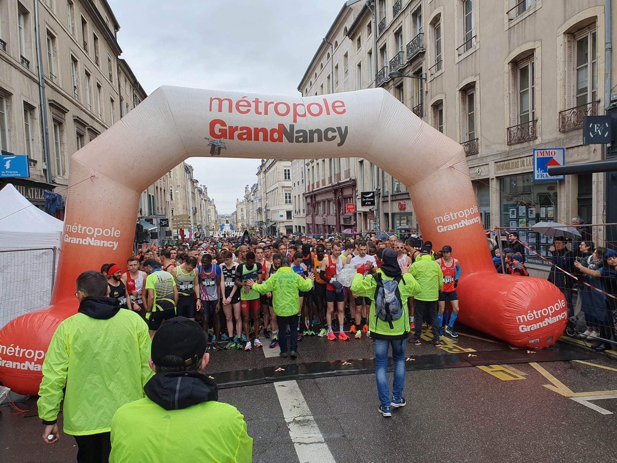 DaliAek54's tweet photo. Je suis épaté de voir la ferveur et la motivation de ces coureurs et coureuses toujours présents par vents et marées dans cet la 16e édition du Semi-Marathon de la Métropole du Grand Nancy 
Merci au Nancy Athlétisme Métropole( Dominique Xailly)
🏃‍♀️🏃🏃‍♂️🏃‍♀️🏃🏃‍♂️🏃‍♀️🏃🏃‍♂️🏃‍♀️ https://t.co/JSLa49t4ih