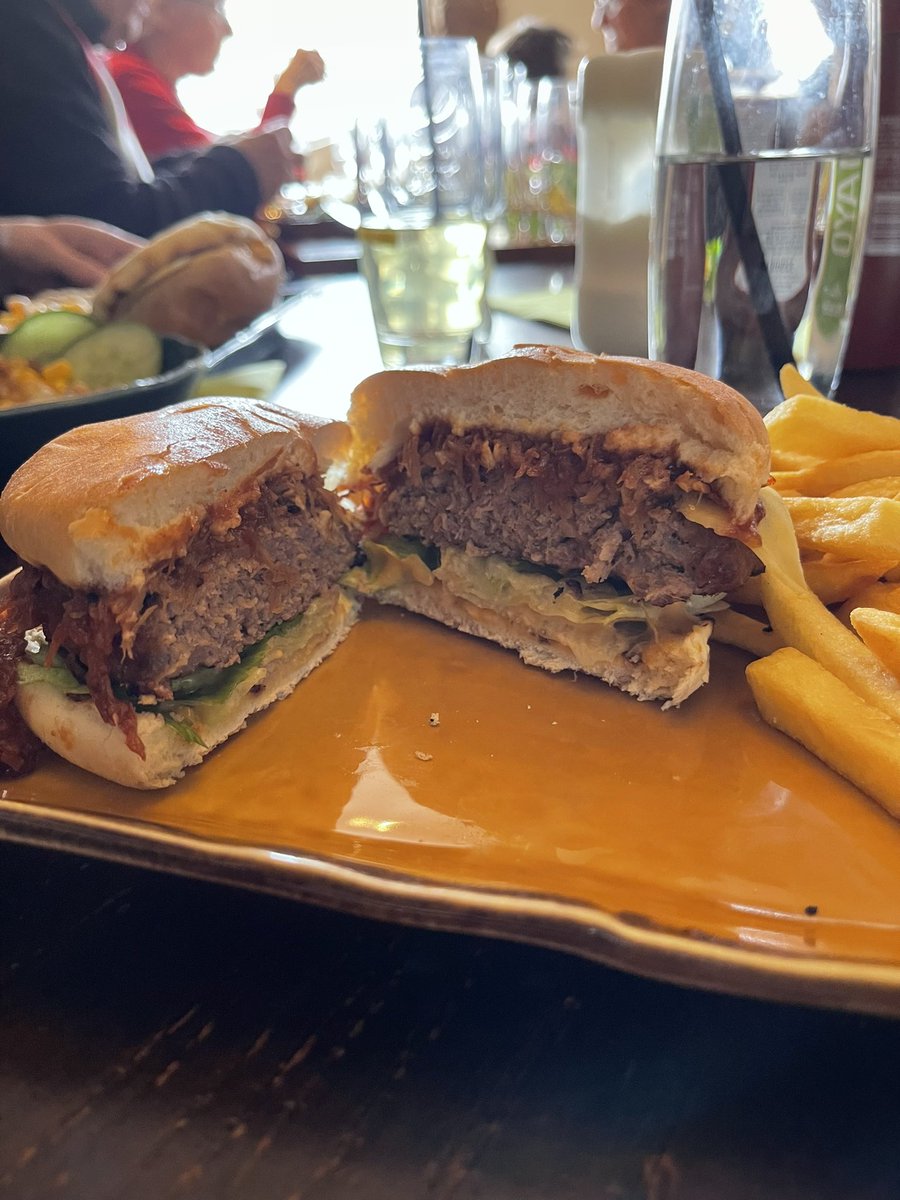 grillgrader's tweet photo. #8  @HarvesterUK 

⭐️⭐️

Harvester BBQ King burger! Personally I wouldn’t call it king was mediocre. Bun was okay nothing special the bbq pulled pork was the best part. Burger itself was dry in places, chips were good seasoned well but overall expected better! 

DEFO A #CHUMP https://t.co/DkRwRWQeYz