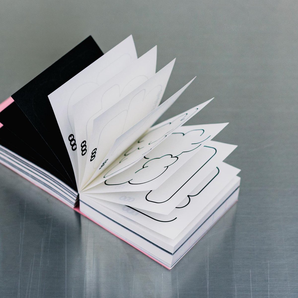 별책부록 서점 tweet media